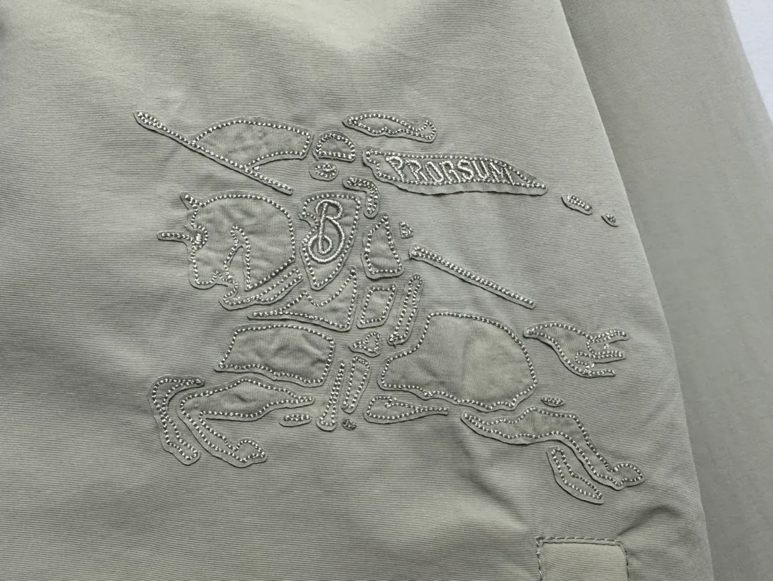 【Burberry】BBR 、 、 、 ， Breathable 、 ； Wear-Resistant . 。 、 ， ， 、 。 、 ， ： ， Classic ， ➕ ， “ ” ， ， 。 Size：S M L XL